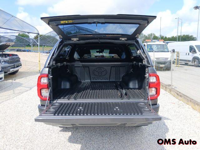 TOYOTA Hilux 2.8 D A/T 4WD 4 porte Double Cab Invincible N1