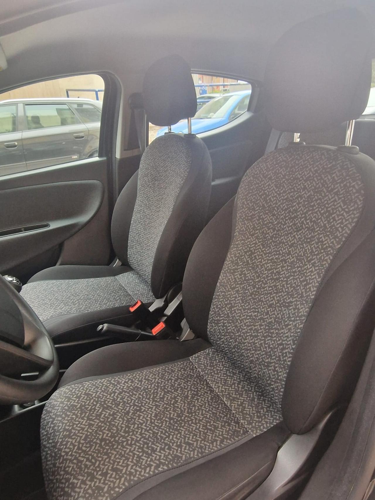Lancia Ypsilon 1.0 FireFly 5 porte S&S Hybrid UnYca