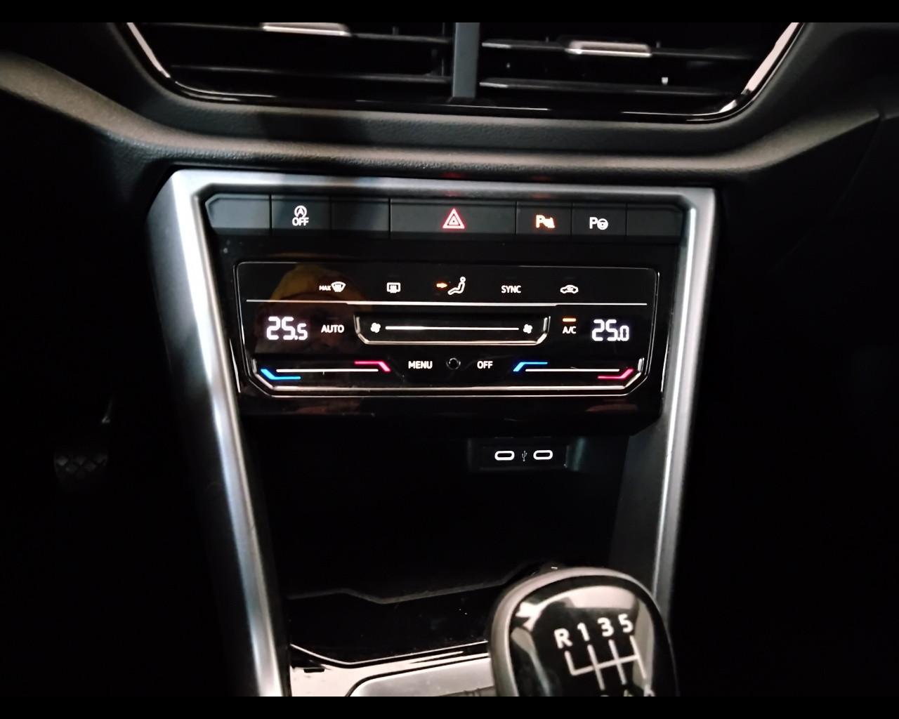 VOLKSWAGEN T-Roc 2022 - T-Roc 1.0 tsi Life 110cv