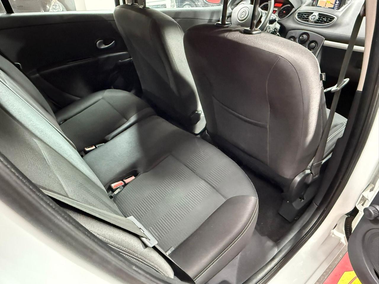 Renault Clio 1.2 16V 75cv Luxe - 2011