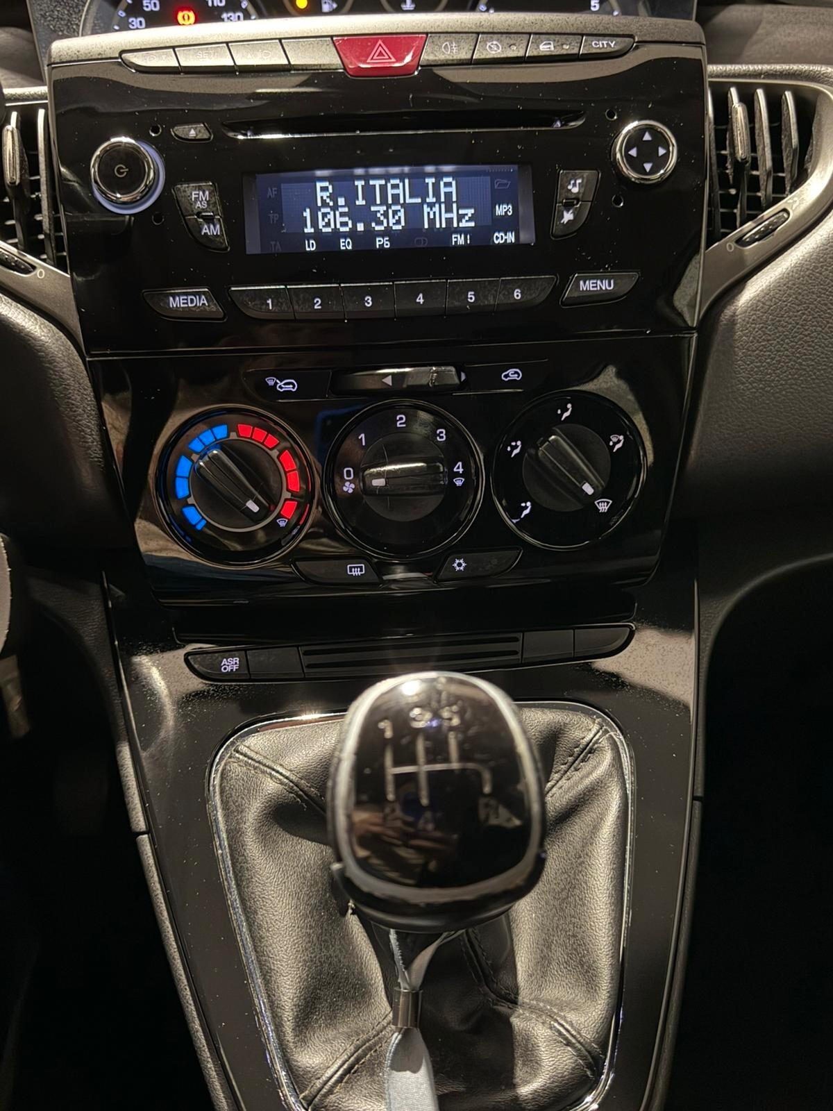 Lancia Ypsilon 1.2 69 CV 5 porte S&S Platinum