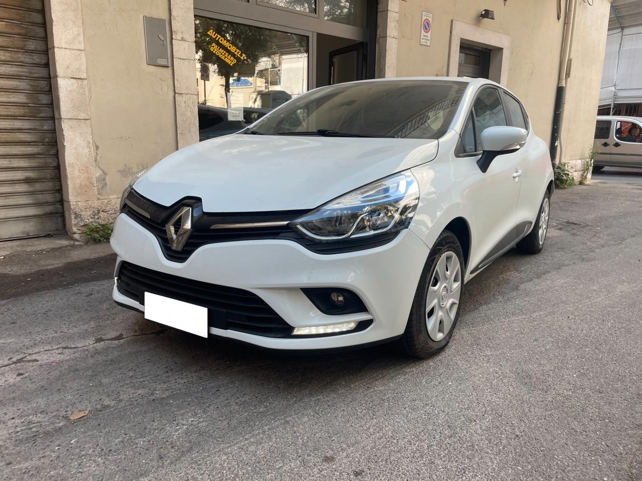 Renault Clio TCe 12V 90 CV GPL 5 porte Moschino Intens FINANZIABILE