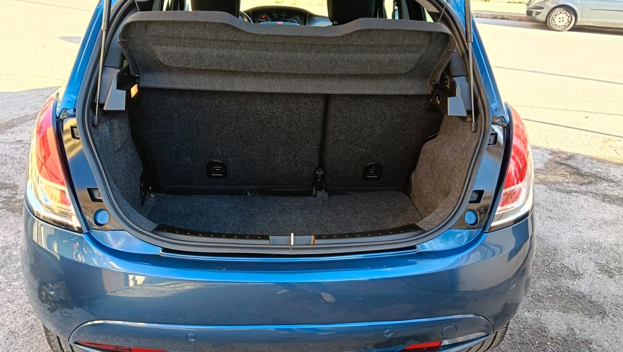 LANCIA YPSILON 1.0 HYBRID- GARANZIA FULL