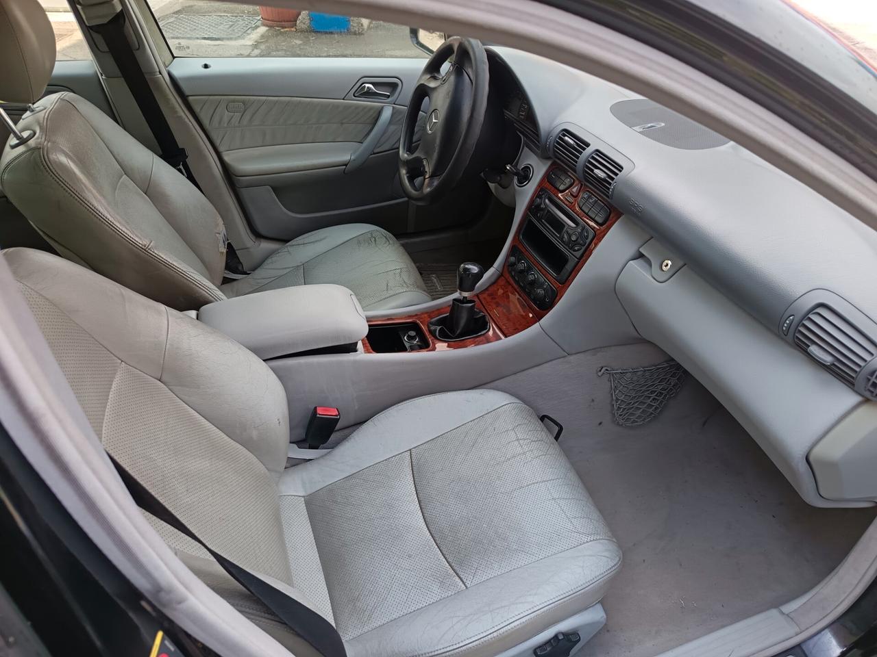 Mercedes-benz C 220 CDI 2004 ok neo patente