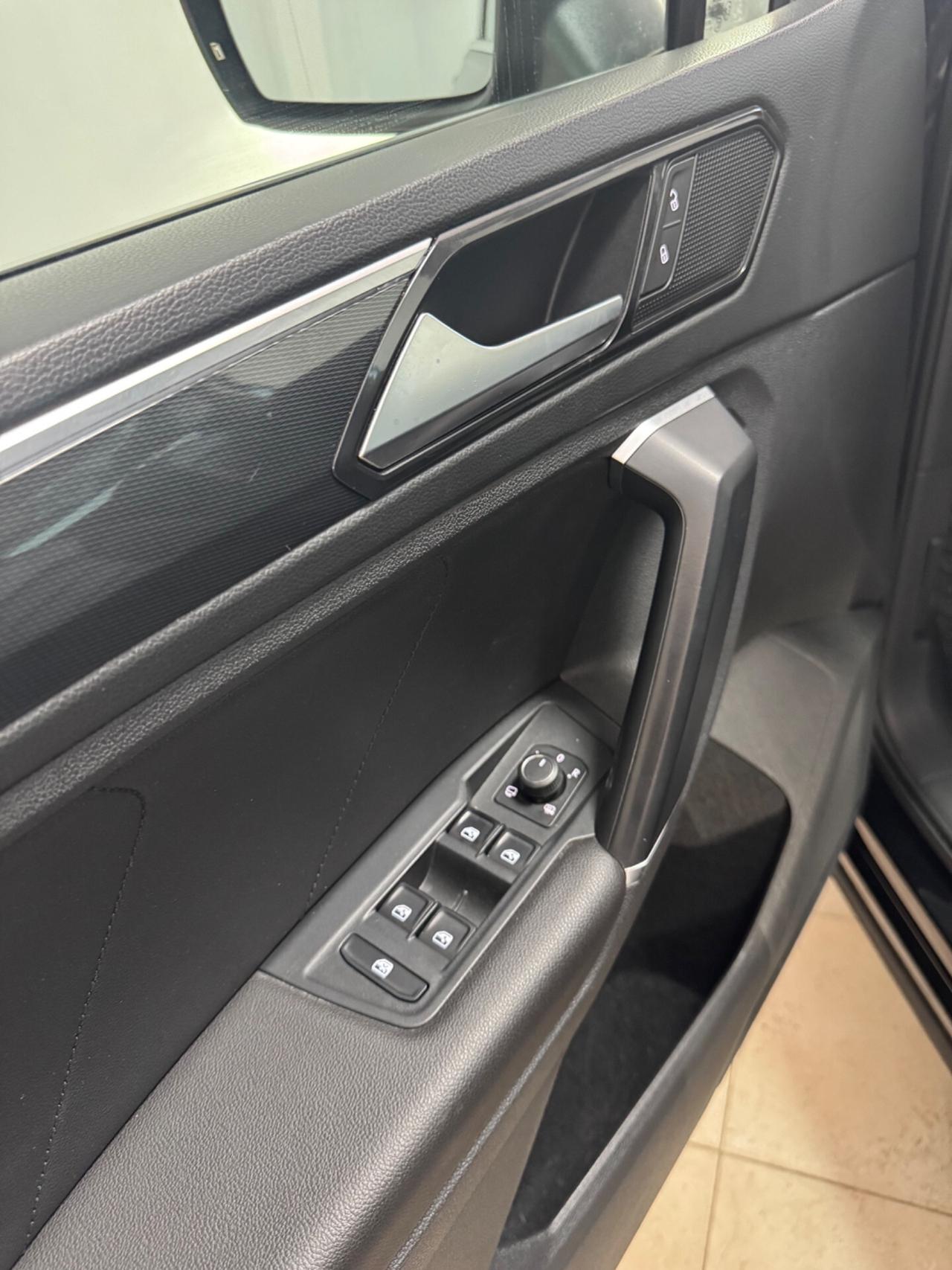 Volkswagen Tiguan 2.0 TDI DSG R line 2018 unico proprietario