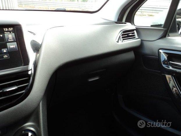 PEUGEOT 208 1.6 Allure