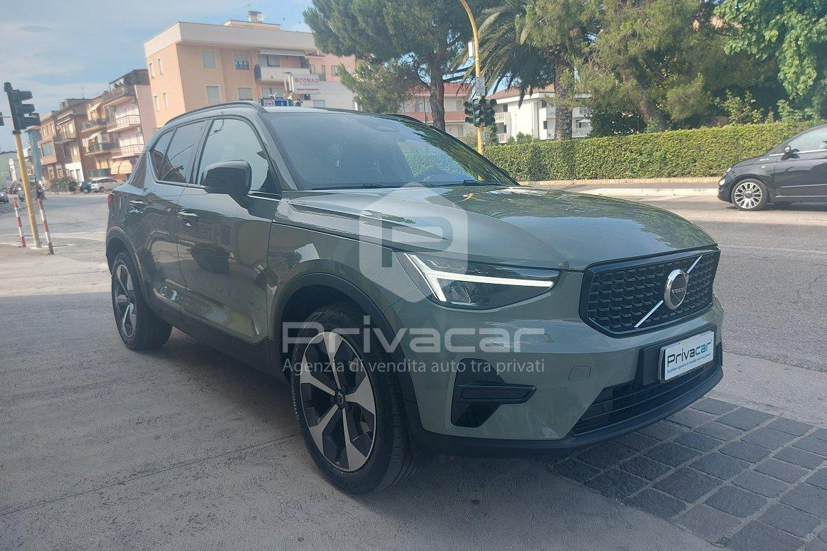 VOLVO XC40 B3 automatico Ultra Dark