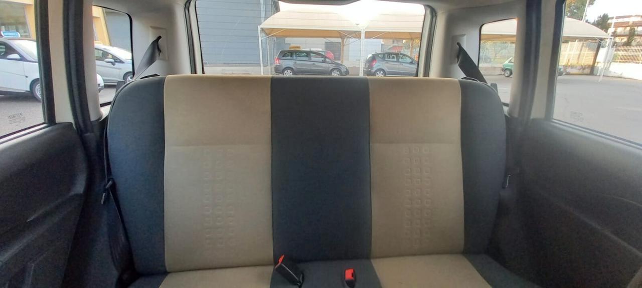 Fiat Panda Benzina cc. 1.242 5 Porte Utilizzabile anche per i Neopatentati.