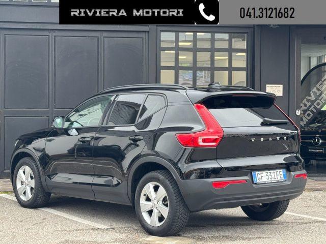 VOLVO XC40 T2 Momentum Core