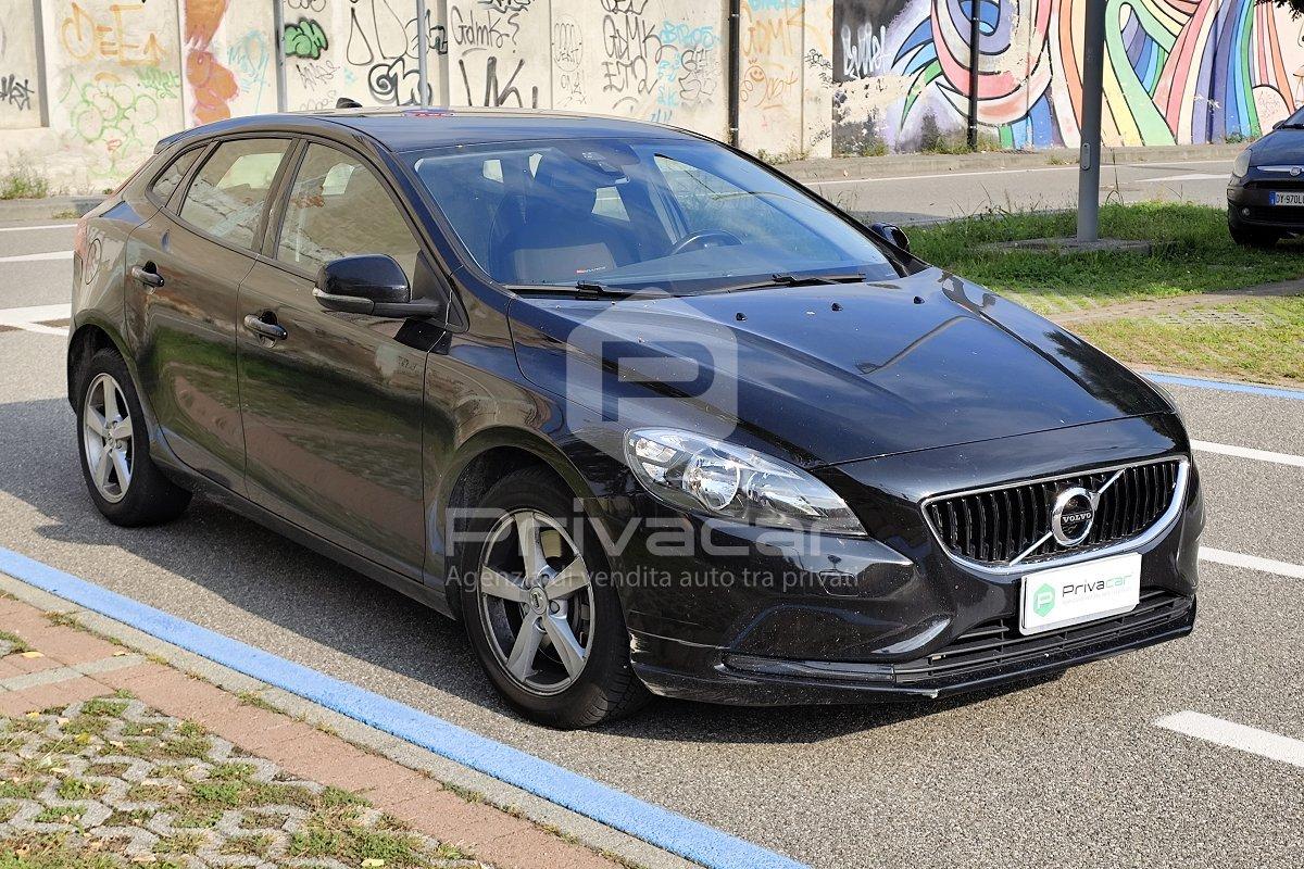 VOLVO V40 D2