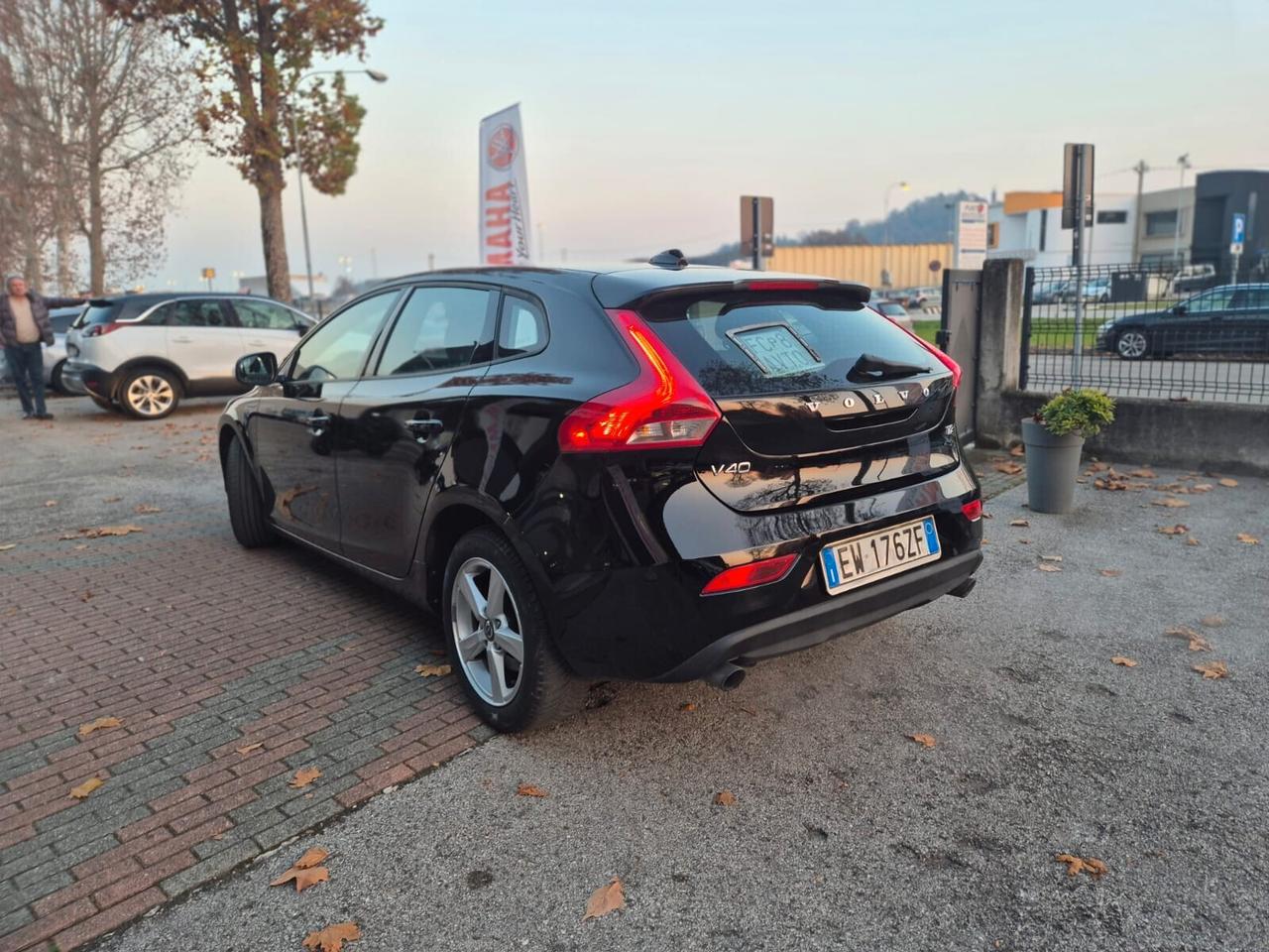 Volvo V40 T2 120CV vers. Kinetic E5B -- BENZINA!!!