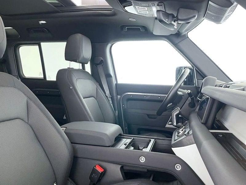 Land Rover Defender 3.0 D6 250 110 HSE AWD auto.