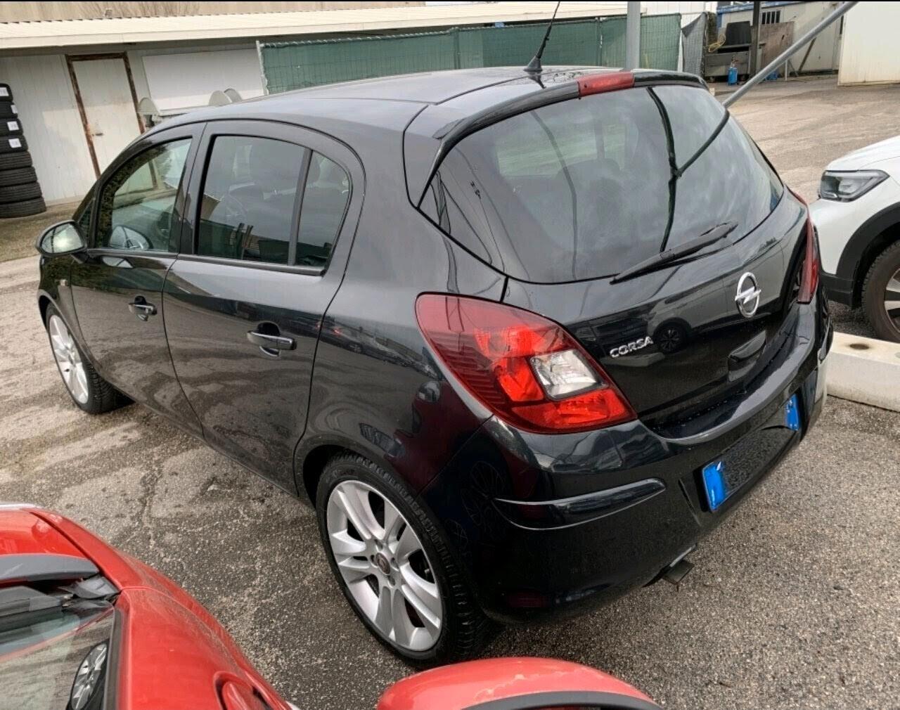 Opel Corsa 1.2 5 porte Sport