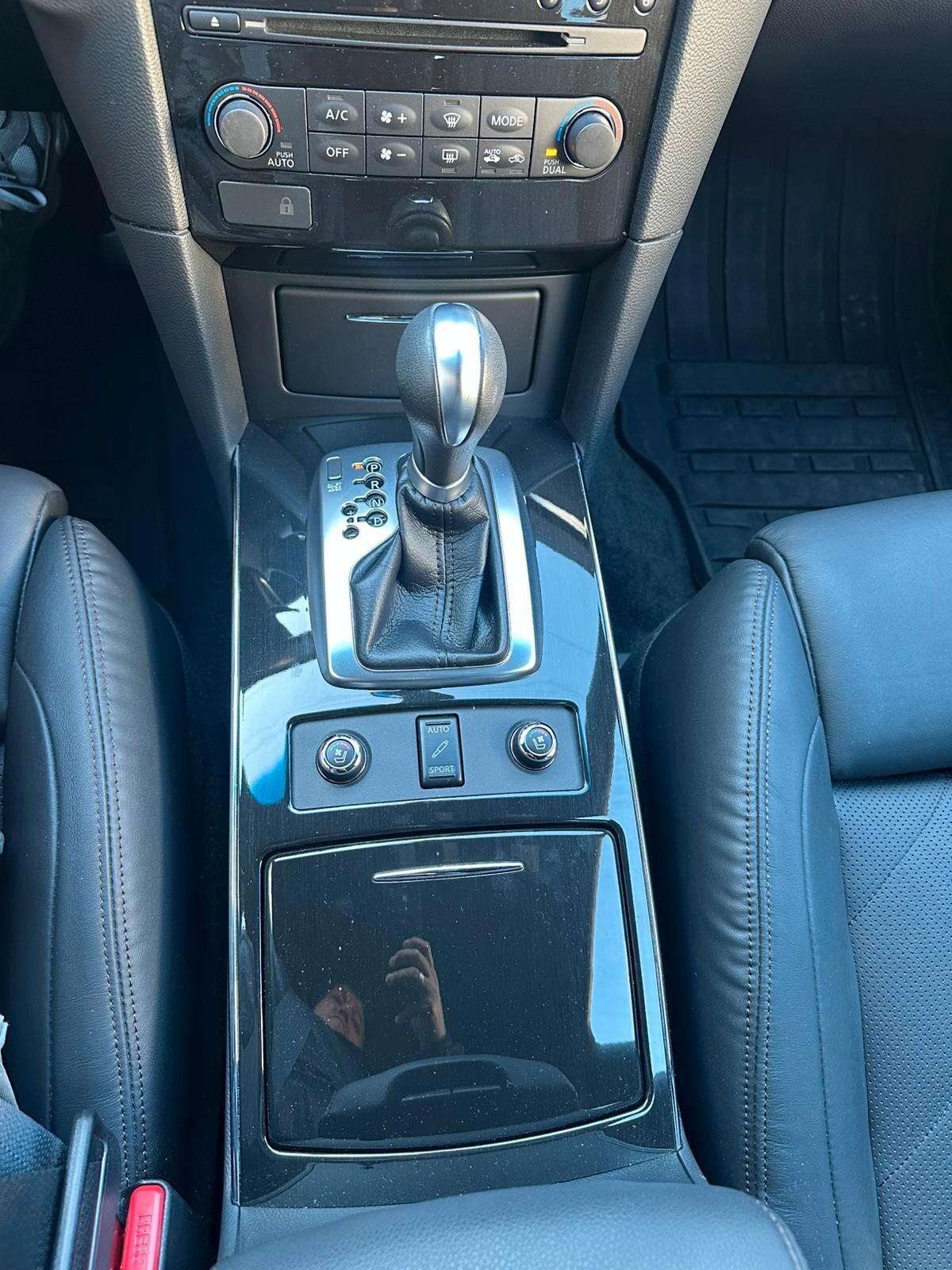 Infiniti QX70 3.0 diesel V6 AT S Premium