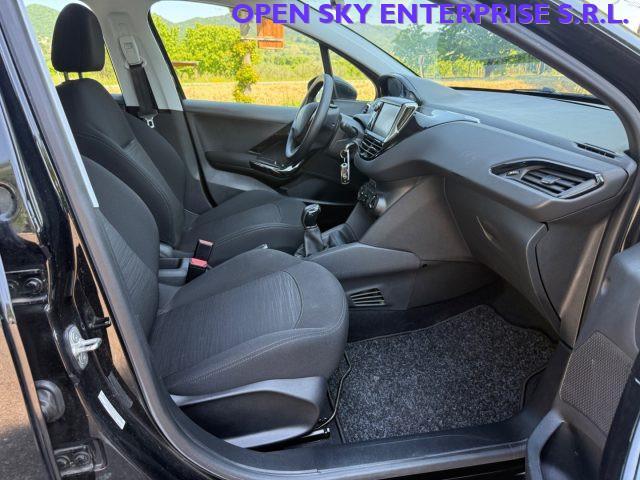 PEUGEOT 208 PureTech 82 5 porte Black Line NAVI PDC