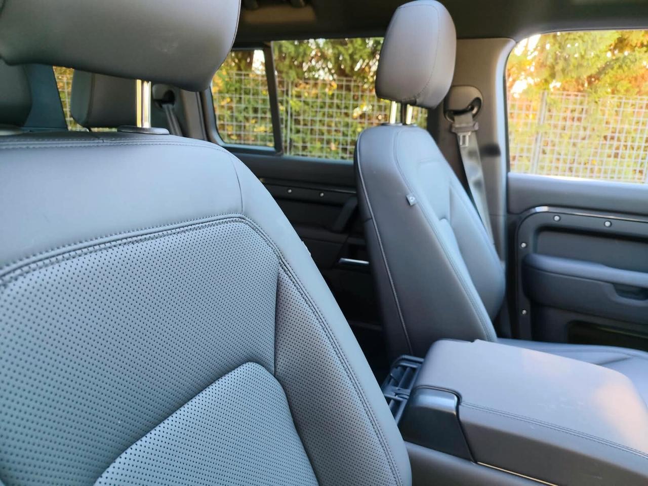 Land Rover Defender 110 3.0D I6 200 CV AWD Auto X-Dynamic SE