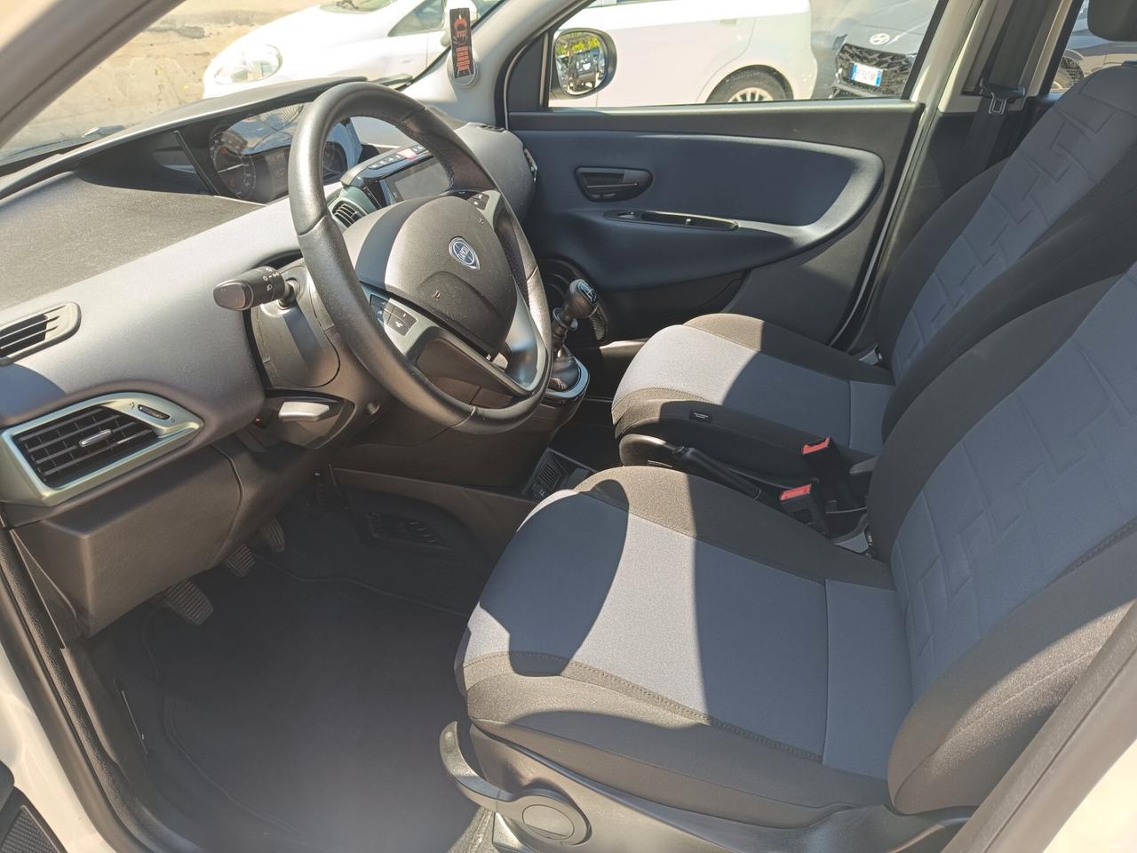 Lancia Ypsilon 1.0 FireFly 5 porte S&S Hybrid Gold