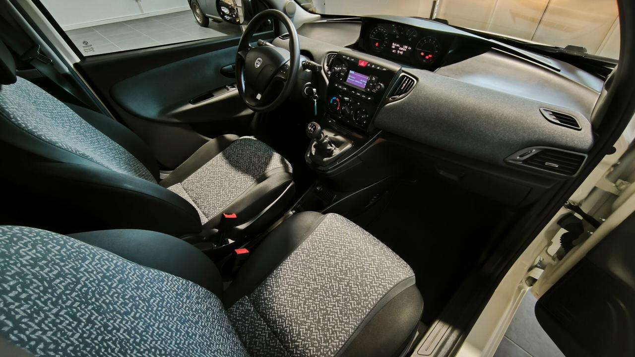 Lancia Ypsilon 1.0 FireFly 5 porte S&S Hybrid Silver Plus