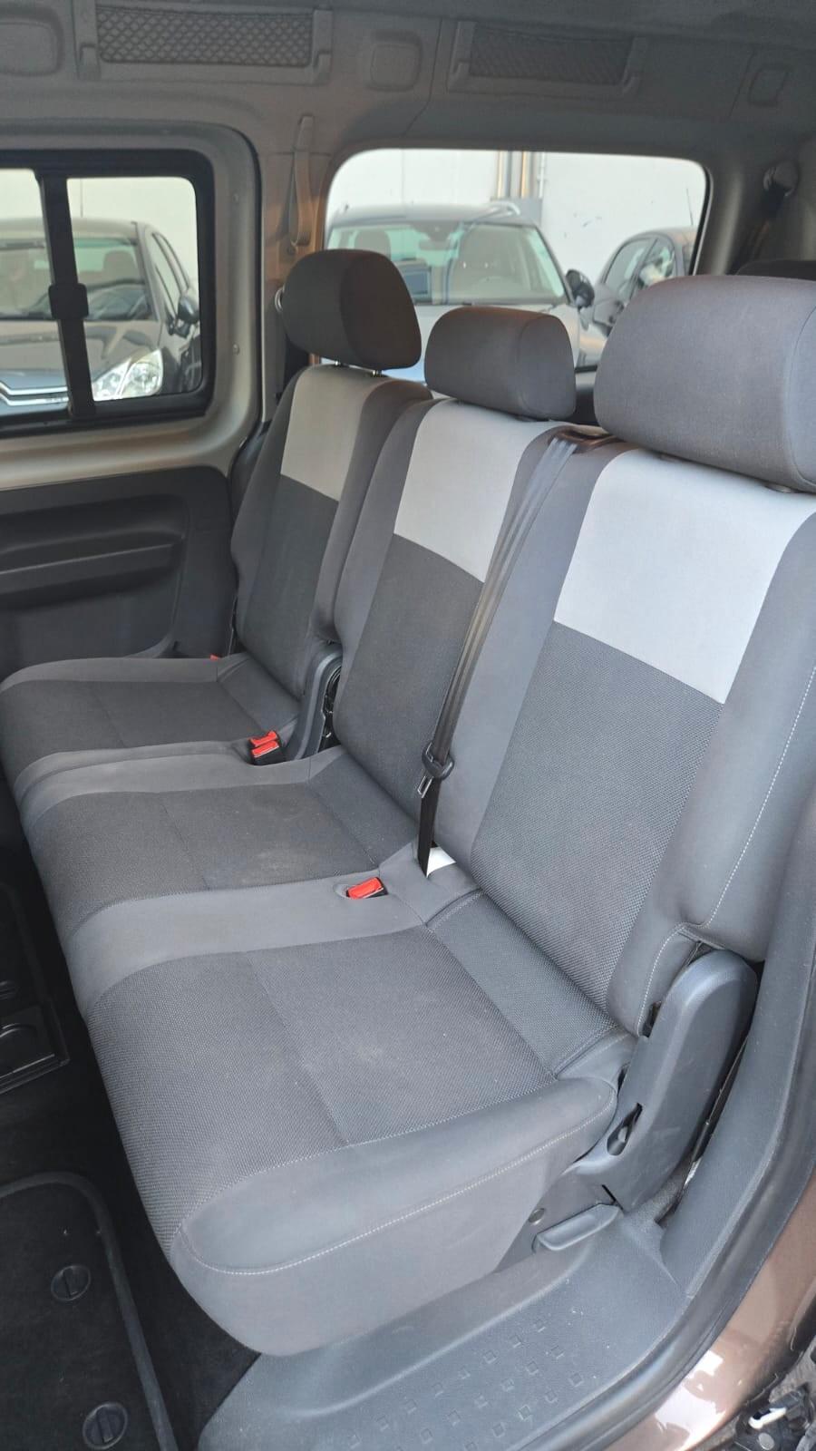 Volkswagen Caddy 7Posti Highline Maxi Neopatentati