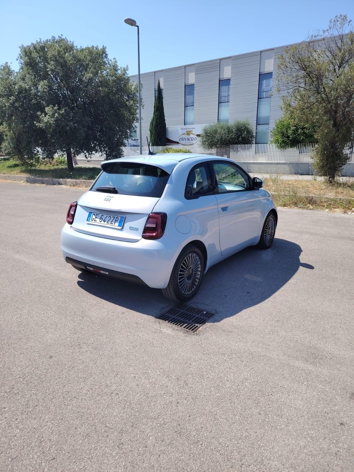 Fiat 500 500e Berlina 42 kWh Passion
