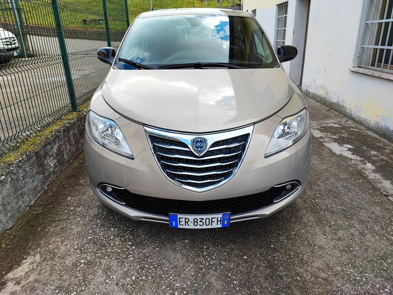 Lancia Ypsilon