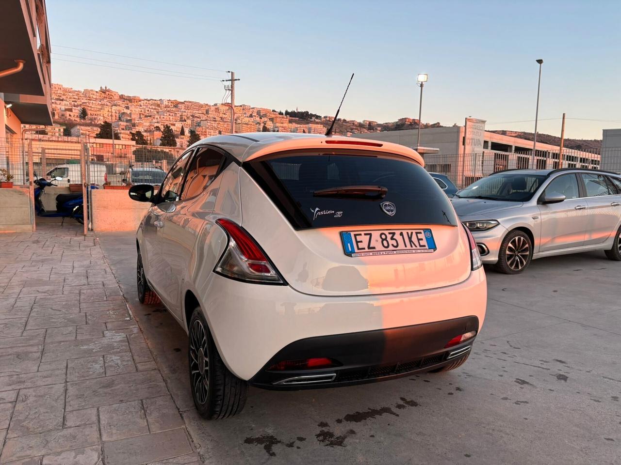 Lancia Ypsilon 1.2 69 CV 5 porte GPL Ecochic S Momodesign