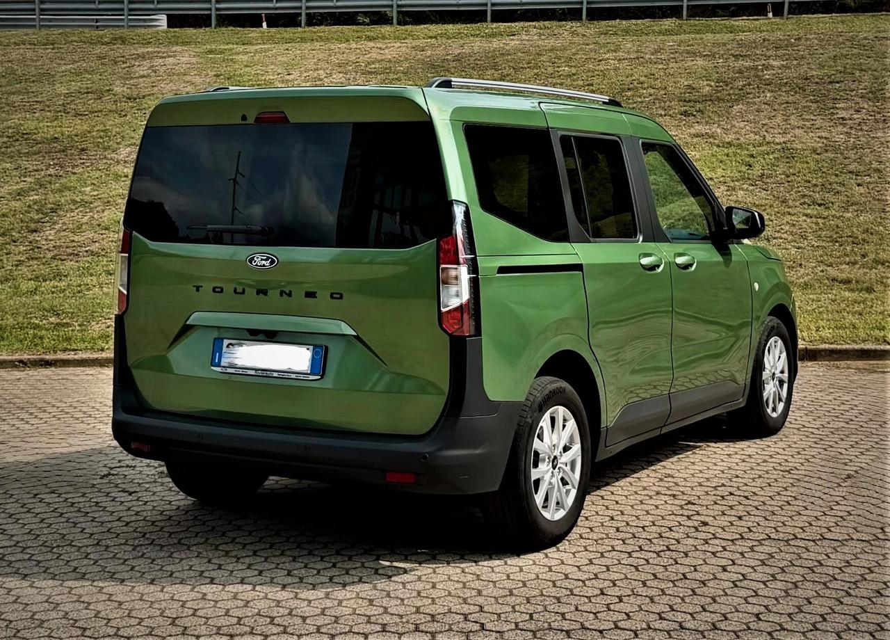 Ford Tourneo Courier 1.0 EcoBoost Titanium