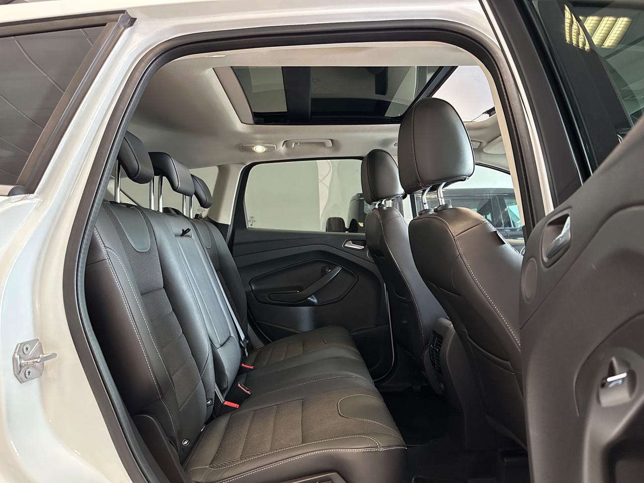 Ford Kuga 2.0 TDCI 140 CV 4WD Powershift Titanium gancio traino
