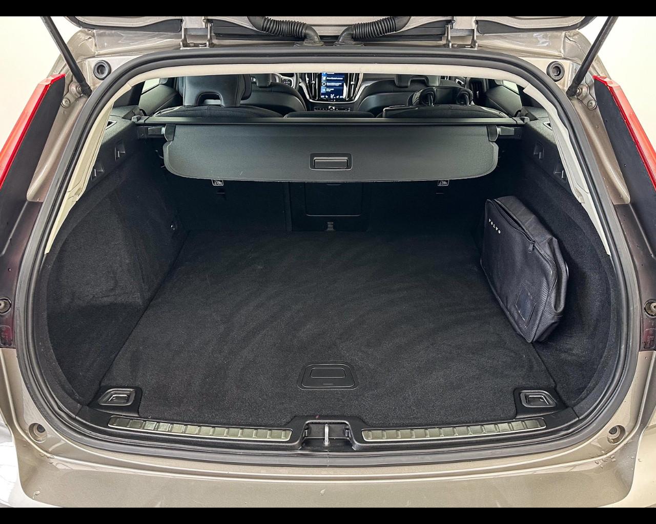VOLVO V60 B4 (d) Geartronic Momentum Business