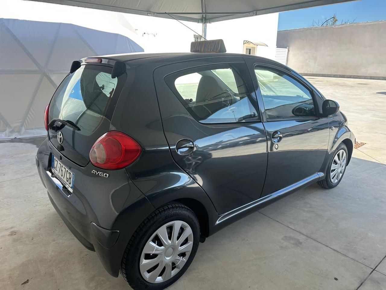 Toyota Aygo 1.0 12V VVT-i 5 porte Sol