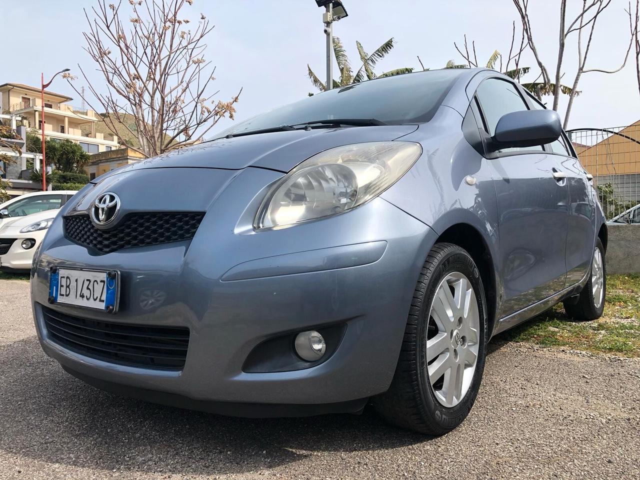 Toyota Yaris 1.3 -100 cv 5 porte Sol