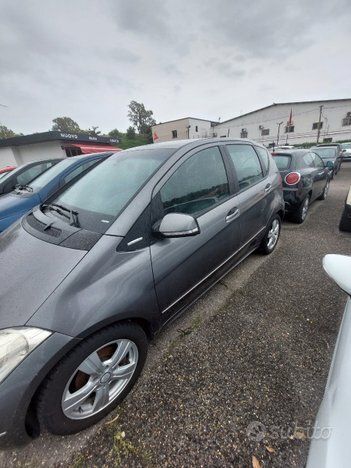 Mercedes-Benz A-Class 2010 photo 2