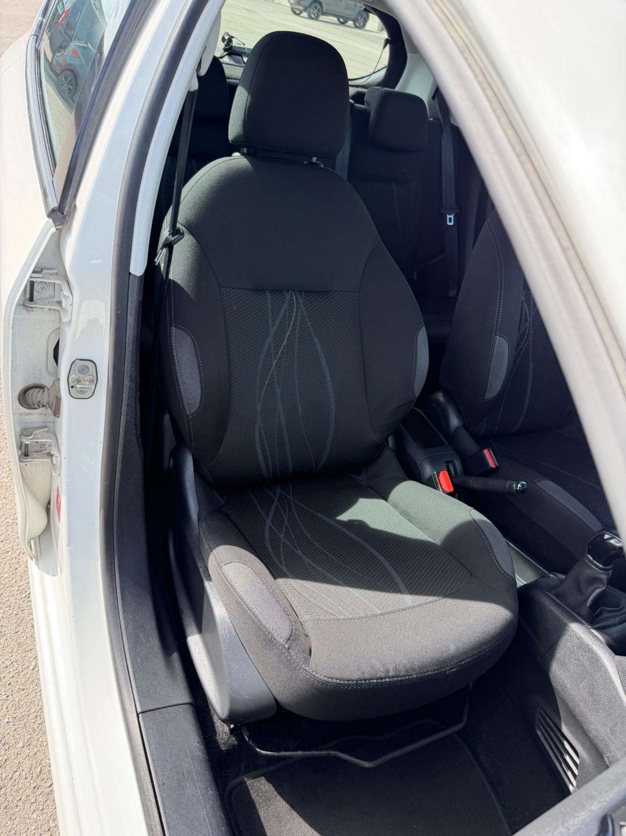 Peugeot 208 1.4 HDi 68 CV 5 porte 12. GARANZIA