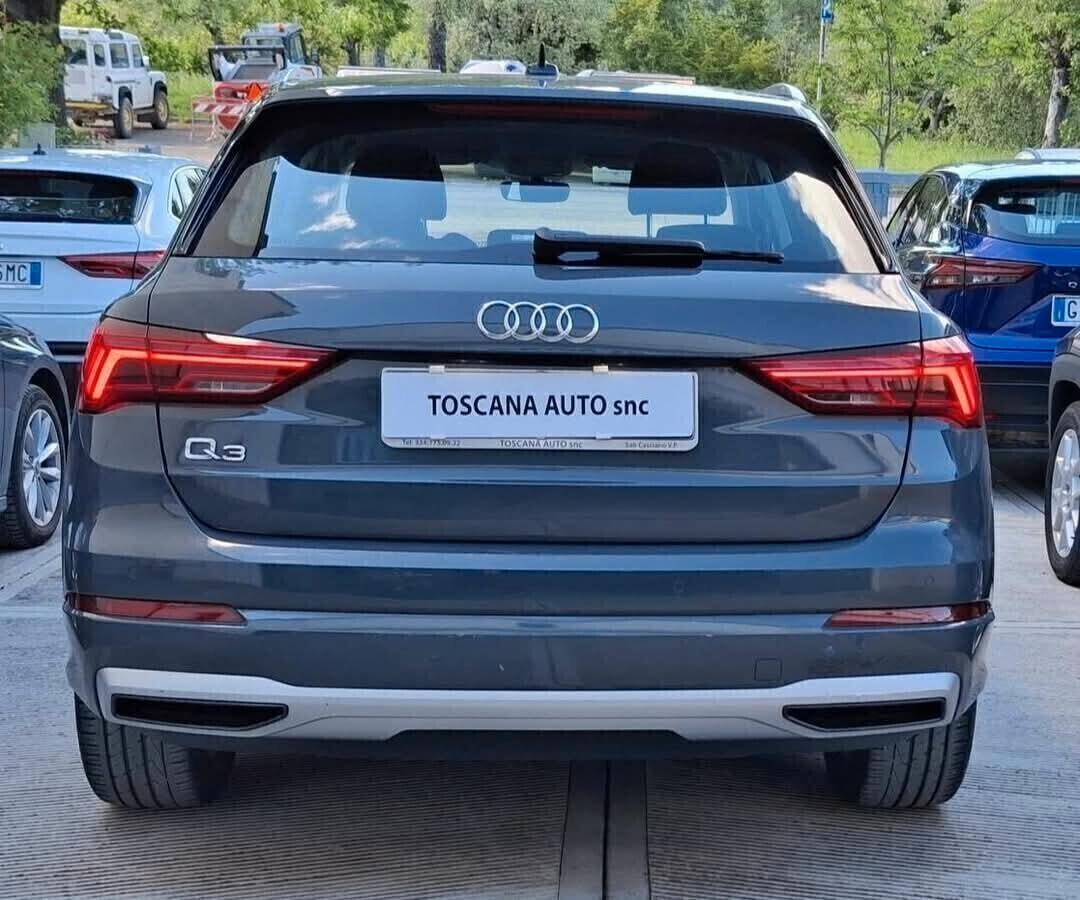 Audi Q3 150cv S tronic fari full led