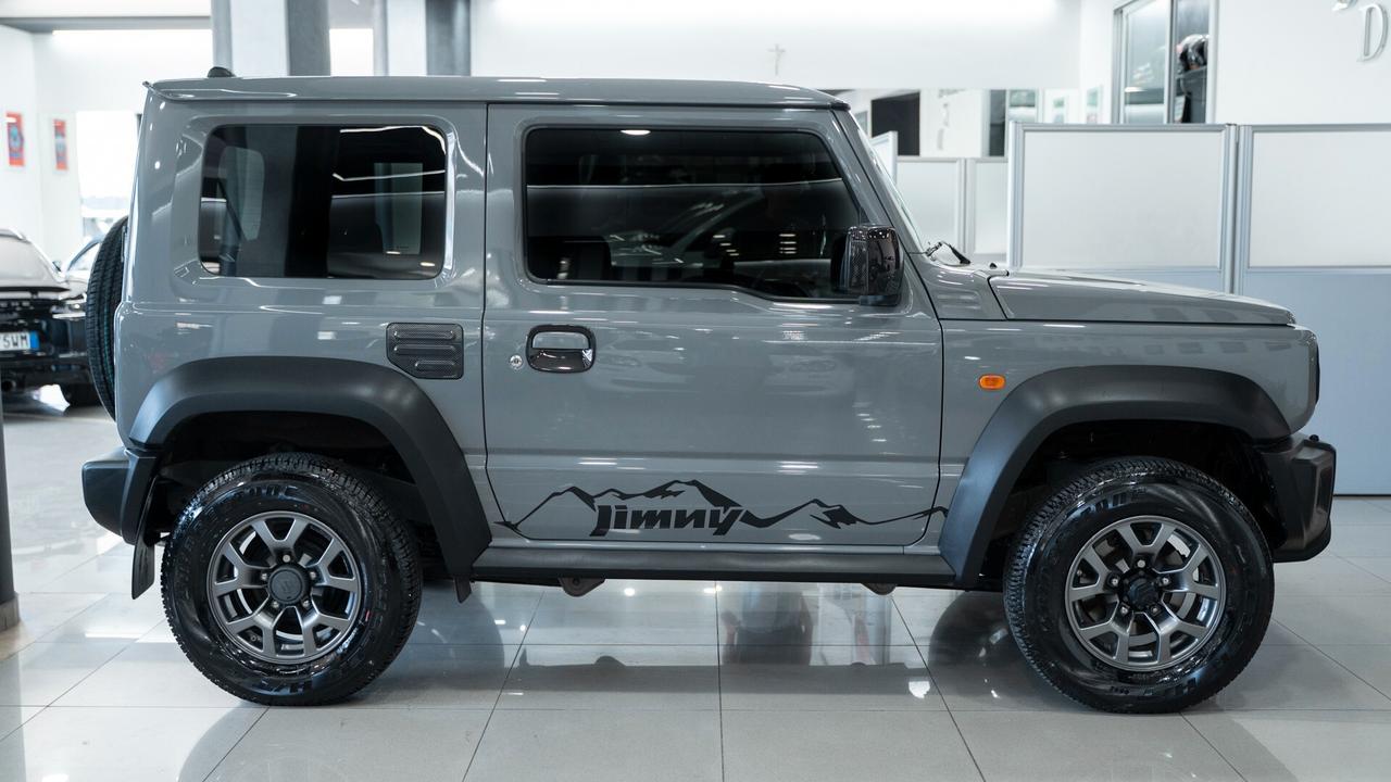 Suzuki Jimny 1.5 TOP 4WD ALLGRIP 4 POSTI AUTOVETTURA LED NAVI FULL OPTIONAL