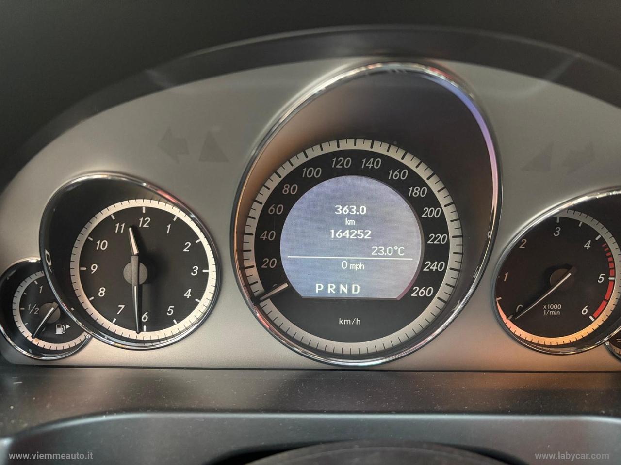 MERCEDES-BENZ E 220 CDI Coupé BlueEFFICIENCY Avantg.