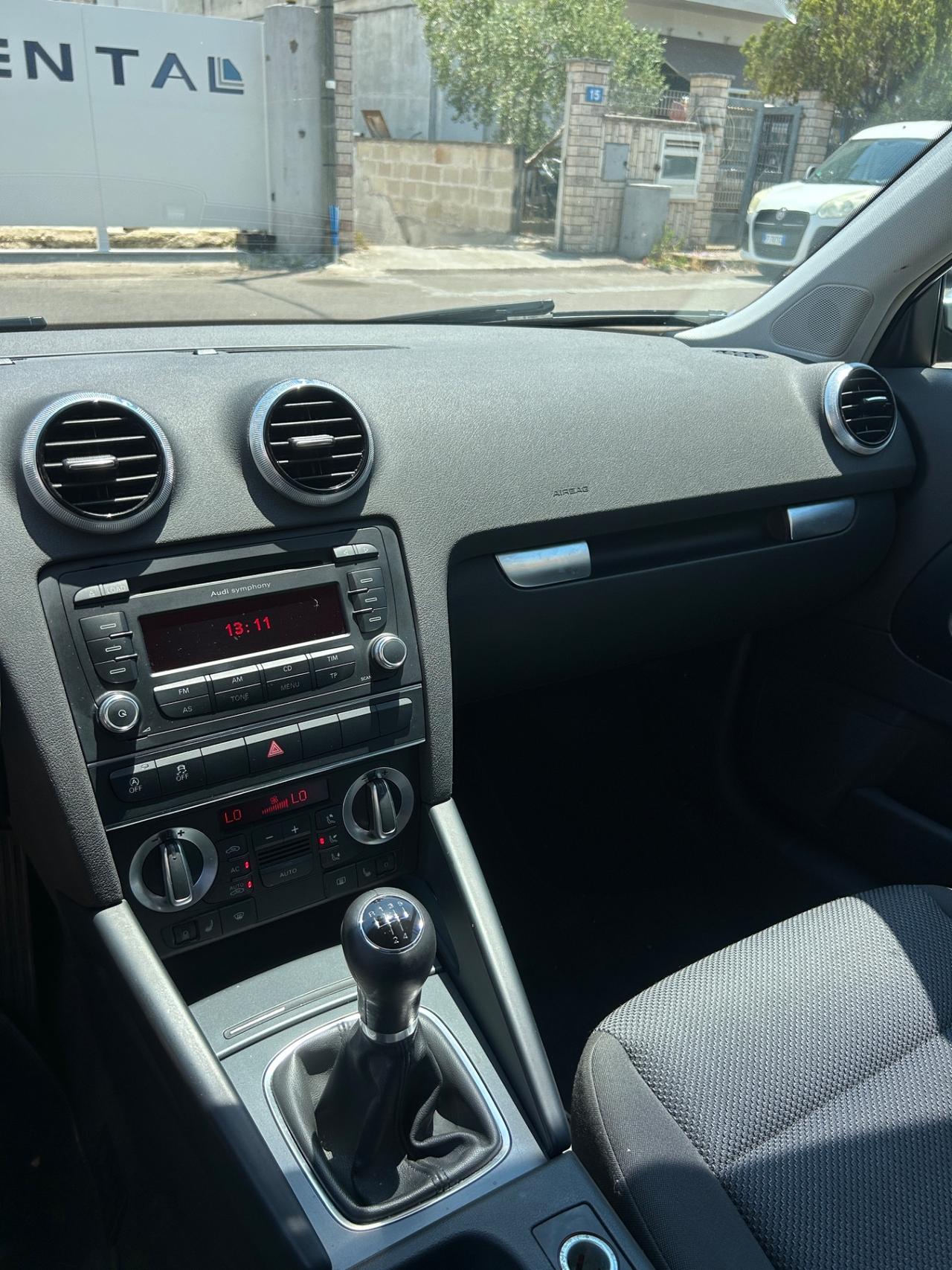 Audi A3 2.0 TDI 105 cv Attraction-2011/CLIMA
