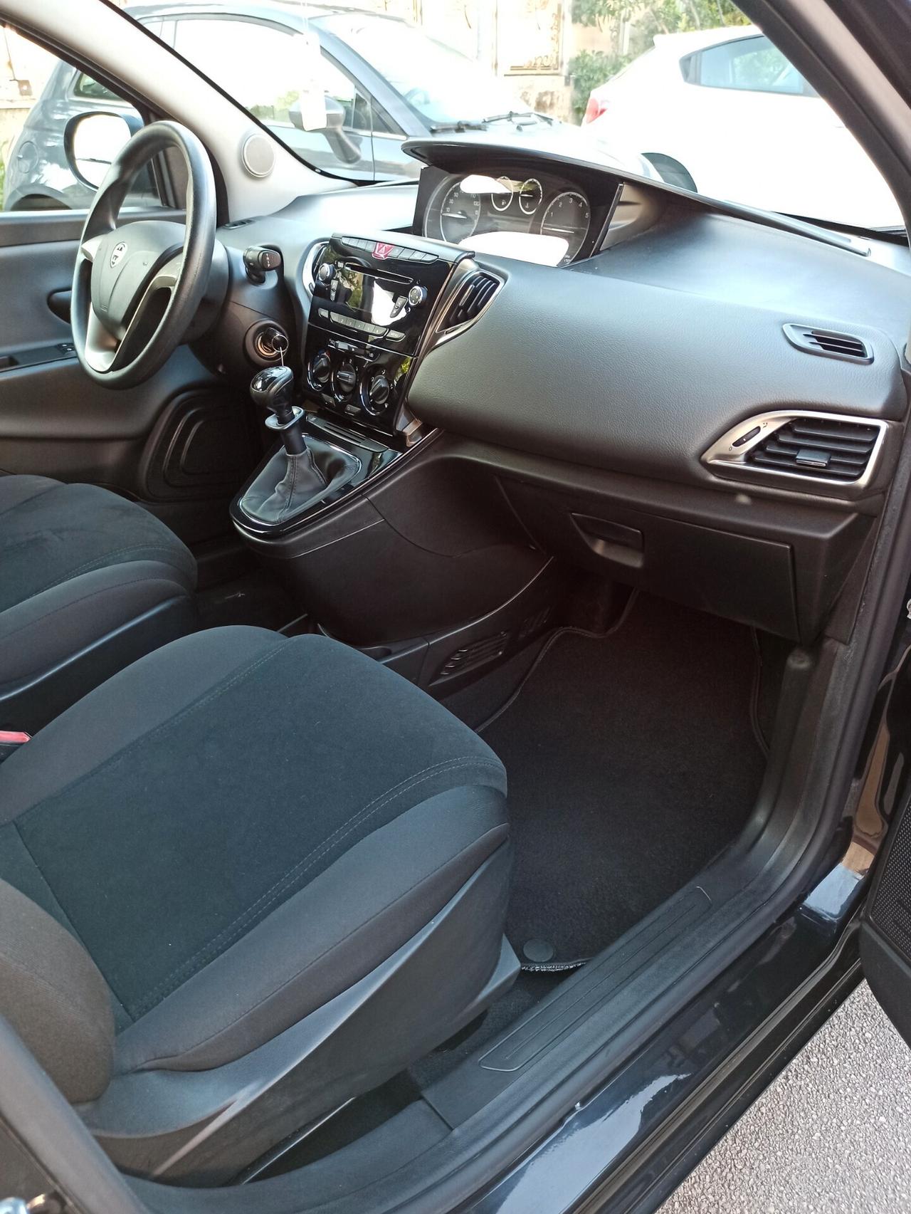 Lancia Ypsilon 1.2 69 CV 5 porte Gold Impeccabile!!!!!
