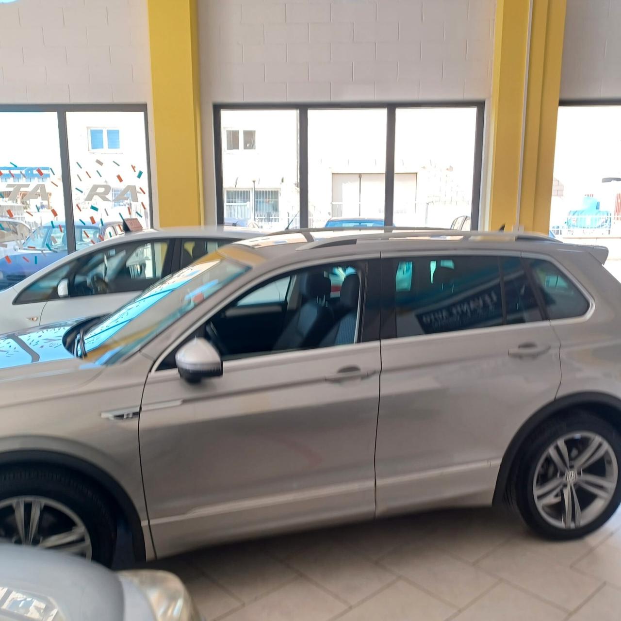 63.000 KM TAGLIANDI UFFICIALI TIGUAN R-LINE 1.6 TDI FULL OPTIONL