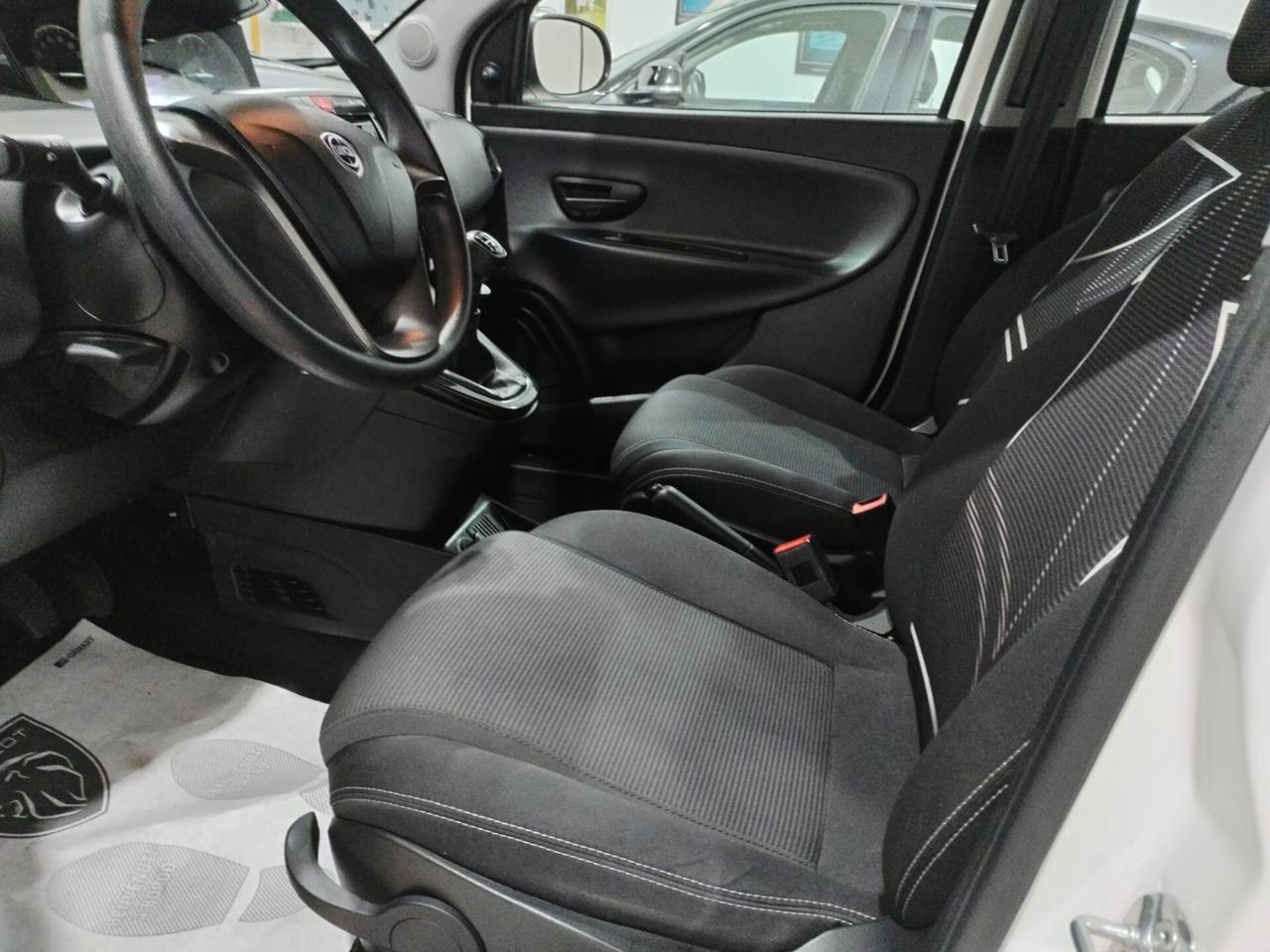 Lancia Ypsilon 1.2 69 CV 5 porte Unyca