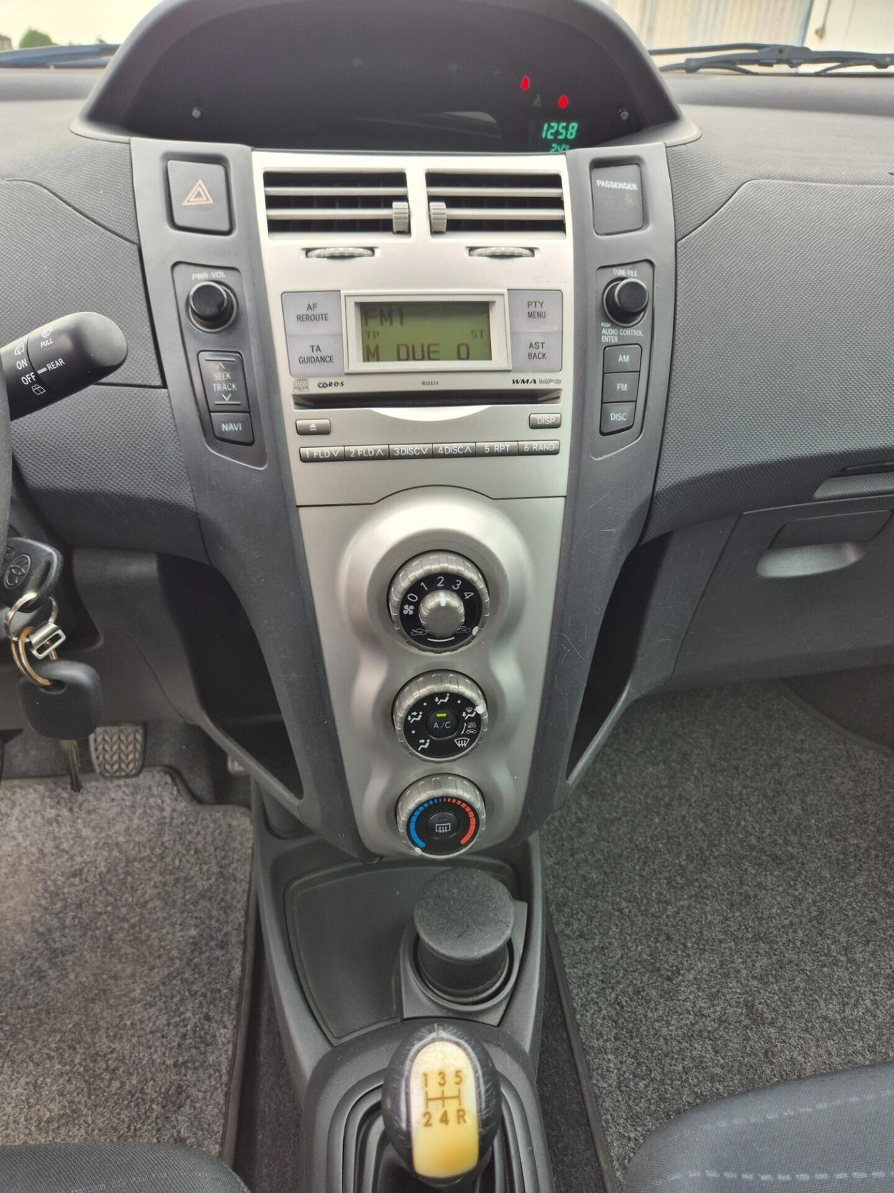Toyota Yaris 1.0 5 porte