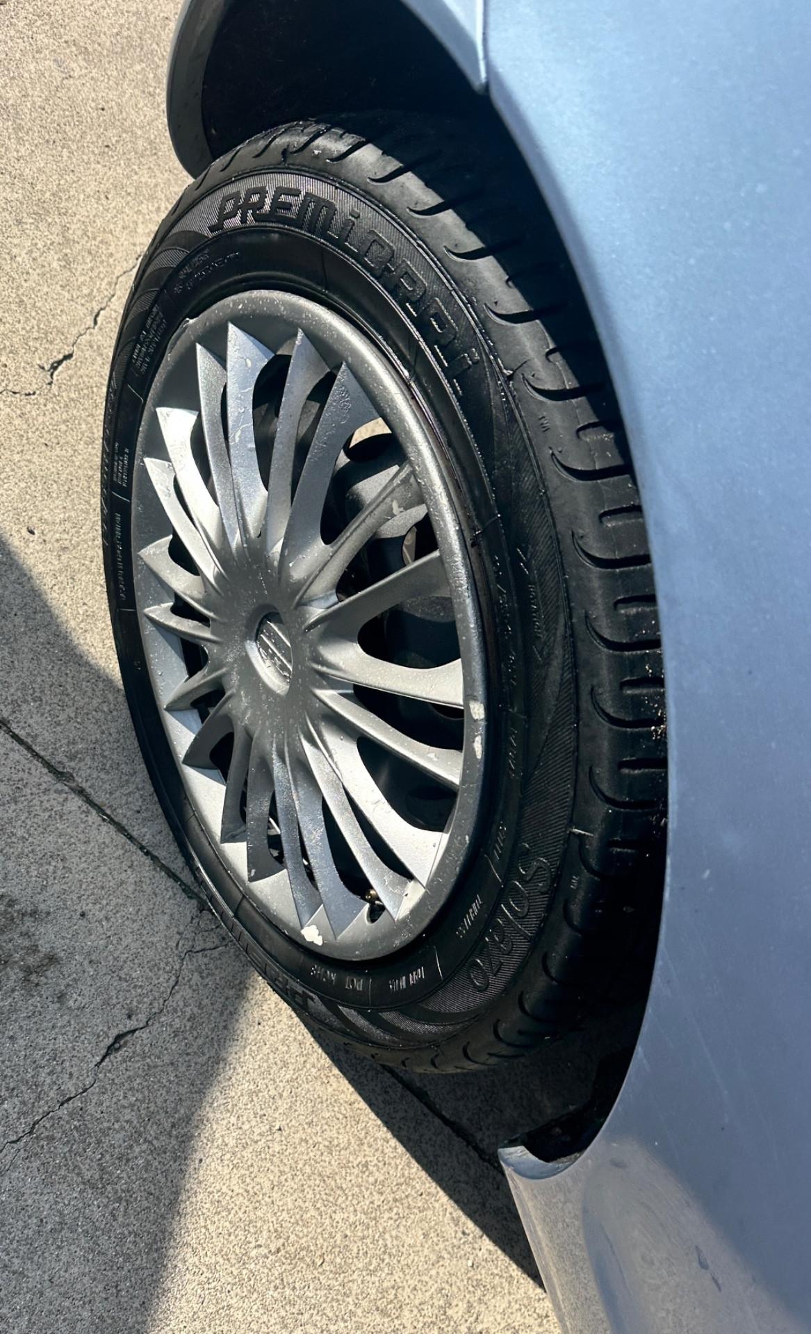 Lancia Ypsilon 1.3 MJT 75 CV 3p VERSUS