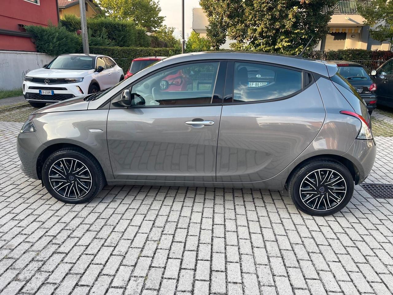 Lancia Ypsilon 1.0 FireFly 5 porte S&S Hybrid Ecochic A. Ferretti