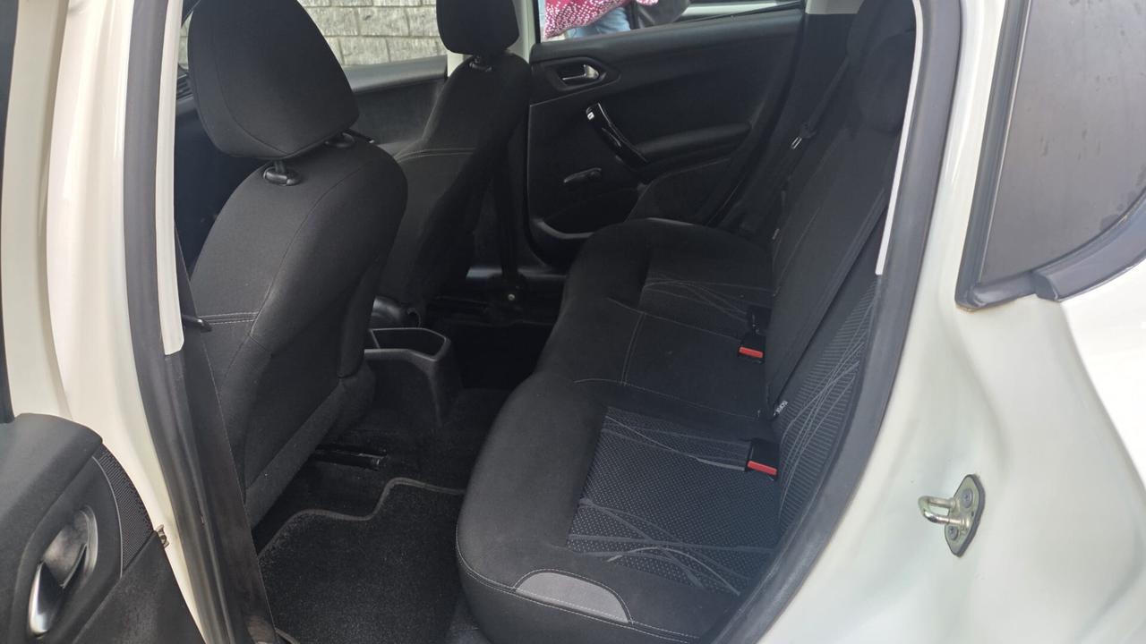 Peugeot 208 1.2 VTi 82 CV 5 porte Active garanzia 12 mesi