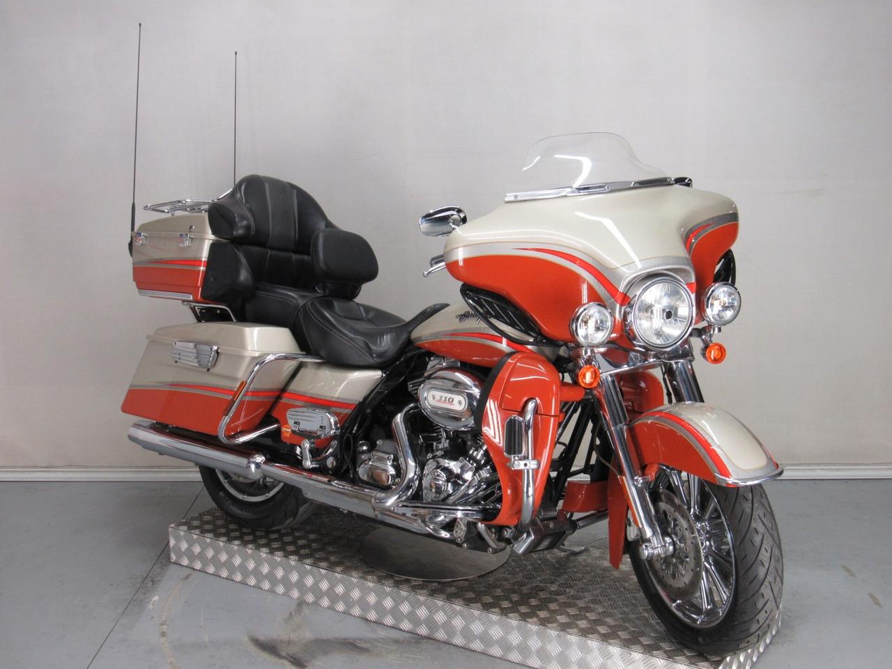 Harley-davidson CVO Ultra Classic Electra Glide SCREAMING EAGLE