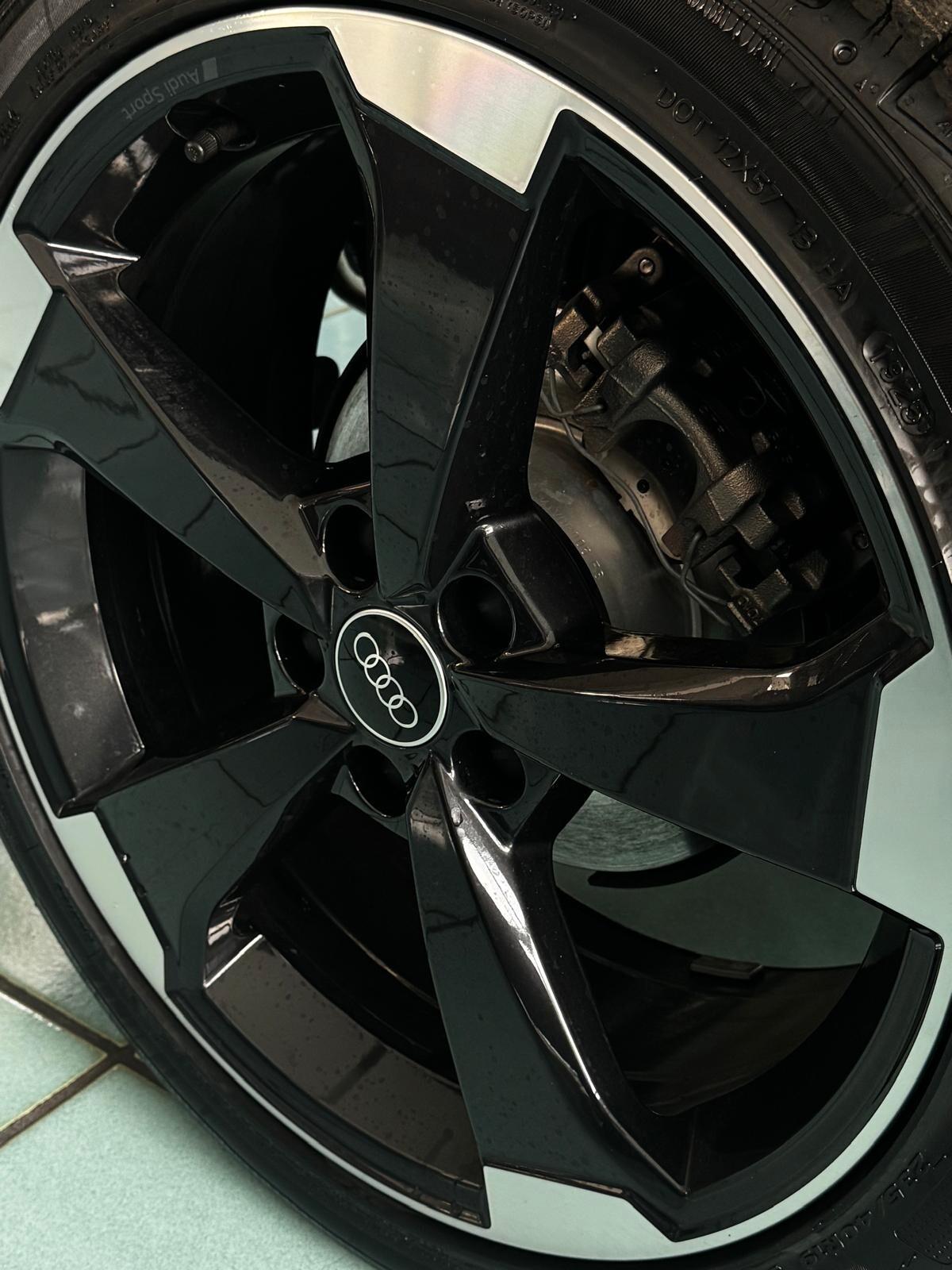 Audi Q2 35 TDI S tronic Identity Black