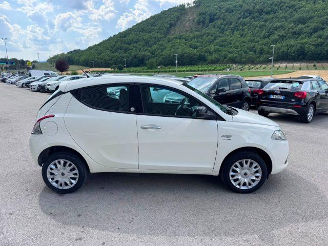 LANCIA Ypsilon 0.9 TwinAir 85 CV 5 porte Metano Ecochic Silver