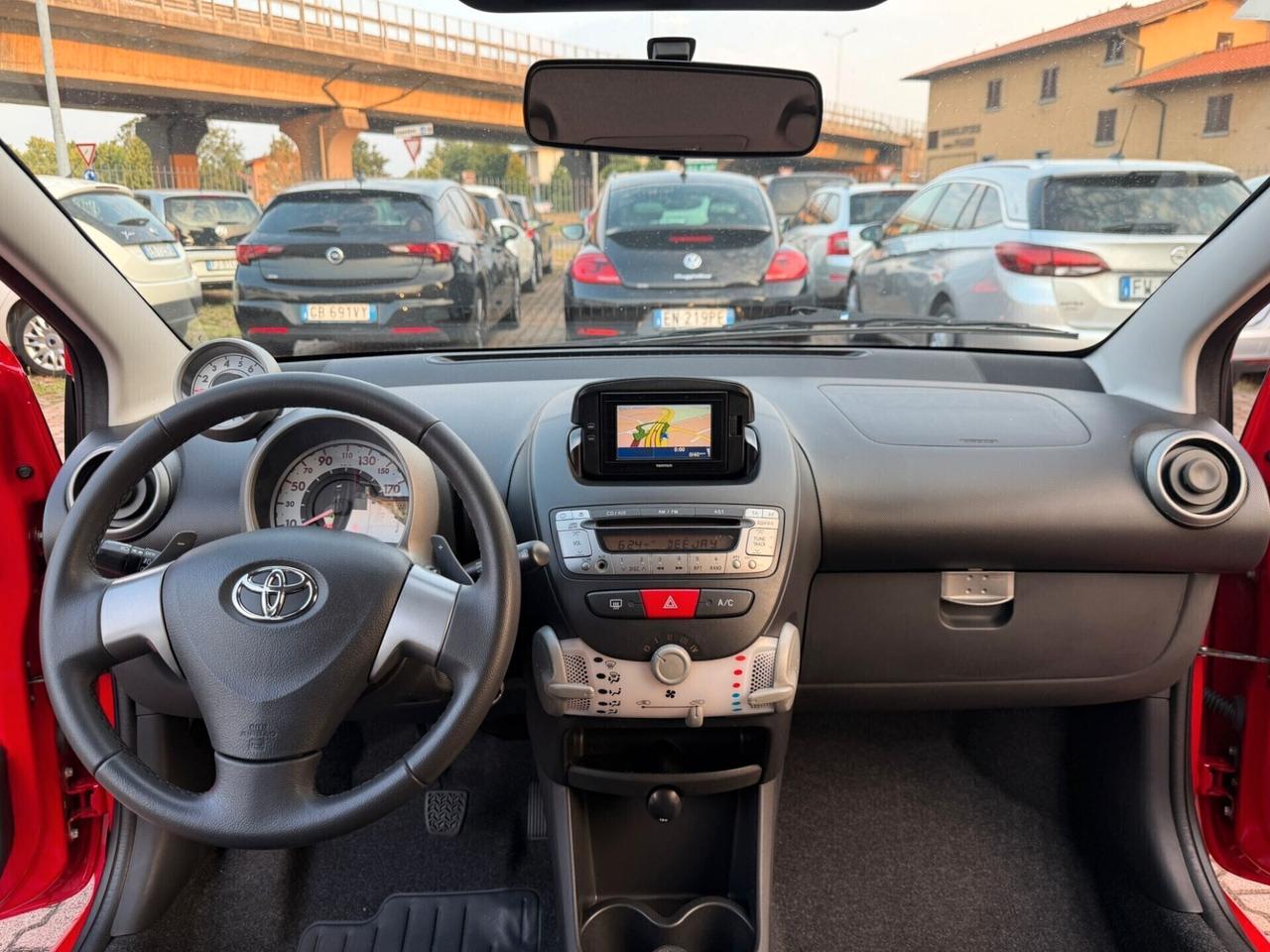 Toyota Aygo 1.0 12V VVT-i 5 porte AUTOMATICA NAVIGA OK NEOPATENTATI