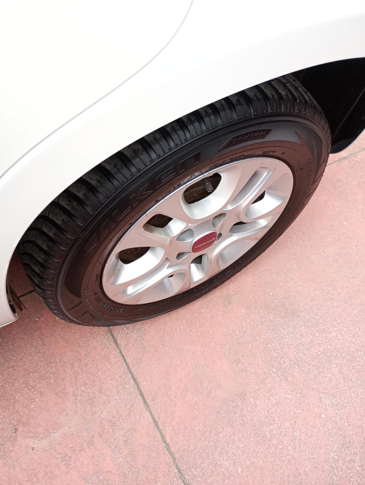 Fiat Panda 1.2 Lounge uconnect,pari al nuovo.