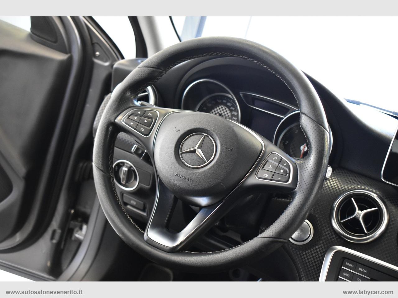 MERCEDES-BENZ A 200 d Automatic Premium